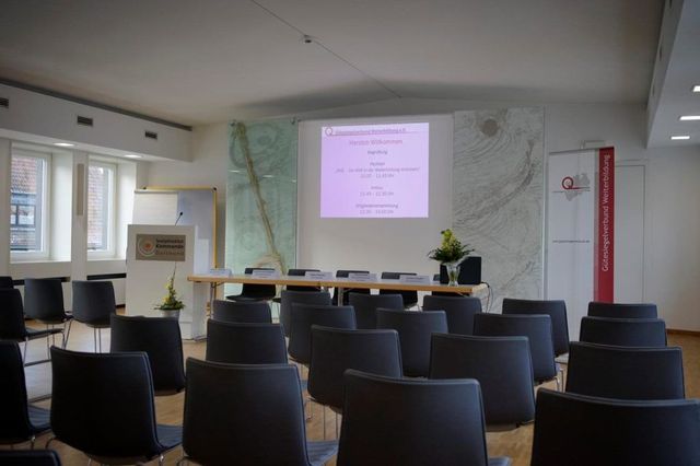 leerer Vortrags Saal von der Mitte