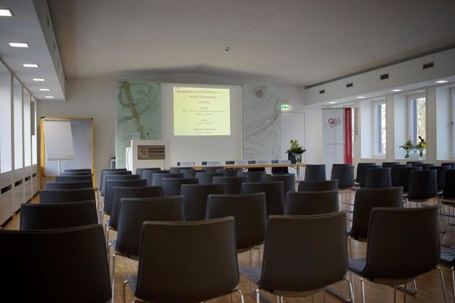 leerer Vortrags Saal von hinten