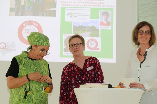 Unterhaltung mit Witz-1