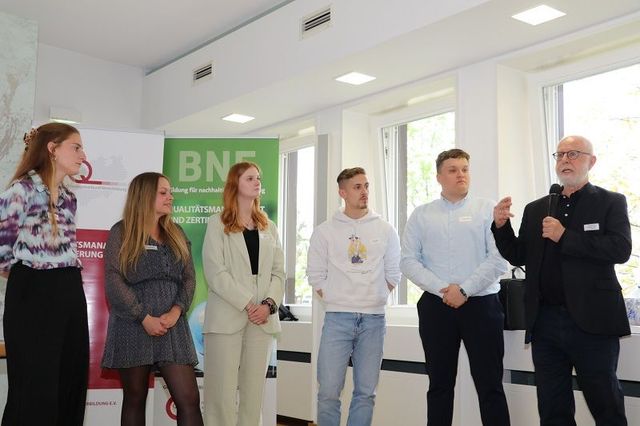 Gutachter Dr. Gerhard Pfeiffer-Jäger im Gespräch mit teamZUKUNFT gGmbH