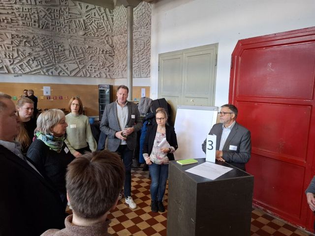 Personen im Gespräch